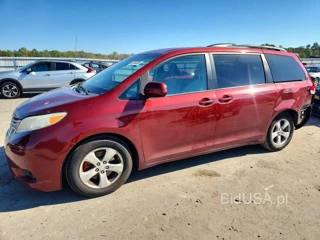 TOYOTA SIENNA LE