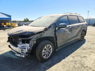 TOYOTA SIENNA XLE 7-PASSENGER