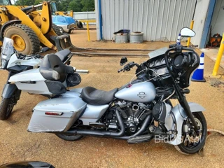 HARLEY-DAVIDSON FLHXS