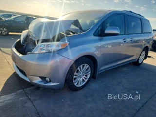 TOYOTA SIENNA XLE