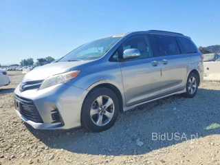 TOYOTA SIENNA LE
