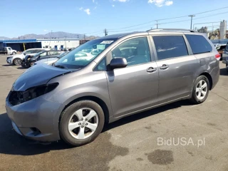TOYOTA SIENNA LE