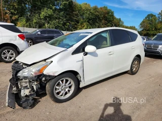 TOYOTA PRIUS V THREE