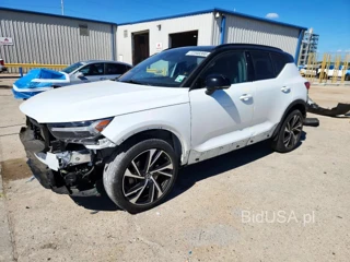 VOLVO XC40 T5 R-DESIGN