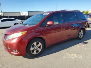 TOYOTA SIENNA LE