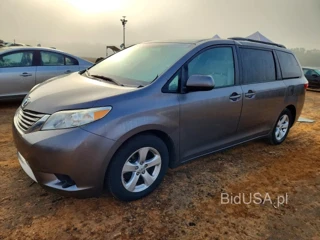 TOYOTA SIENNA LE