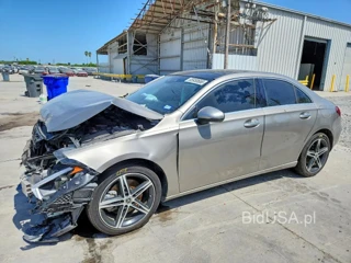 MERCEDES-BENZ A 220