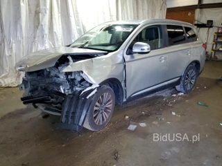 MITSUBISHI OUTLANDER SE