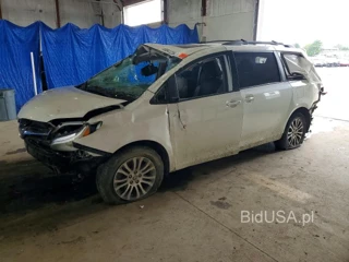 TOYOTA SIENNA XLE 8-PASSENGER