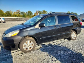 TOYOTA SIENNA LE 8-PASSENGER
