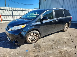 TOYOTA SIENNA XLE PREMIUM 8-PASSENGER