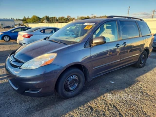 TOYOTA SIENNA LE 7-PASSENGER