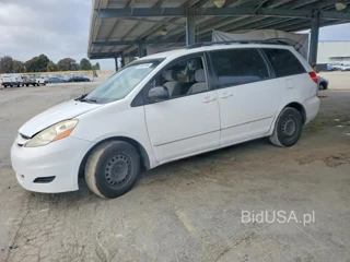 TOYOTA SIENNA LE 8-PASSENGER