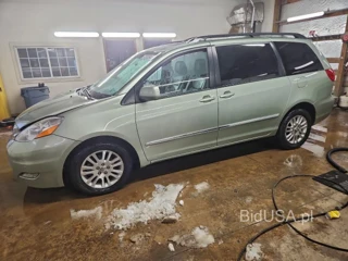TOYOTA SIENNA LIMITED