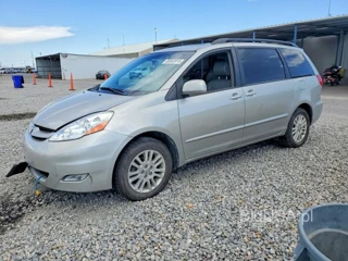 TOYOTA SIENNA XLE