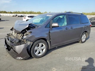 TOYOTA SIENNA LE