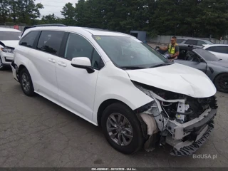 TOYOTA TOYOTA SIENNA LE