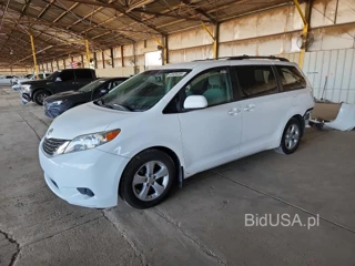 TOYOTA SIENNA LE