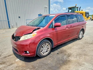 TOYOTA SIENNA XLE 8-PASSENGER