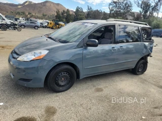 TOYOTA SIENNA LE 8 PASSENGER