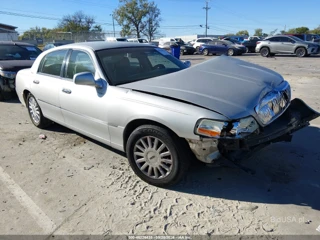 LINCOLN LINCOLN TOWN CAR SIGNATURE
