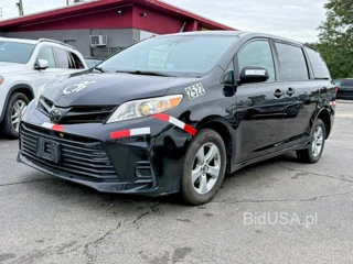TOYOTA SIENNA L