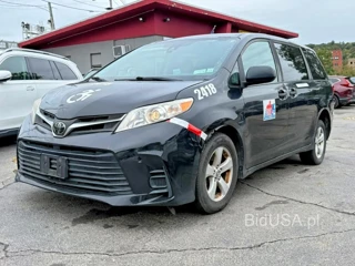 TOYOTA SIENNA L