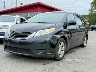TOYOTA SIENNA LE