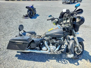 HARLEY-DAVIDSON FLHX STREET GLIDE