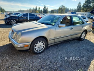 MERCEDES-BENZ E 320