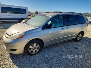 TOYOTA SIENNA LE 8 PASSENGER