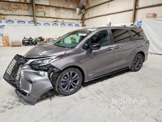 TOYOTA SIENNA XSE