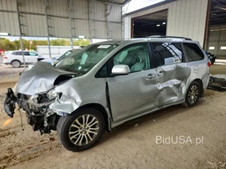 TOYOTA SIENNA XLE 8-PASSENGER
