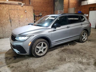 VOLKSWAGEN TIGUAN SE R-LINE BLACK