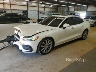 VOLVO S60 T5 MOMENTUM