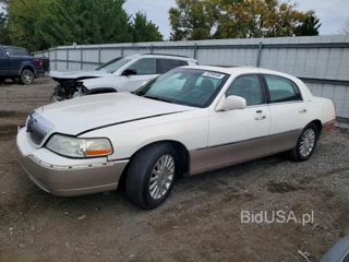 LINCOLN TOWN CAR SIGNATURE