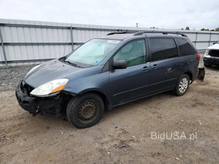 TOYOTA SIENNA LE 7-PASSENGER