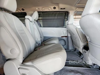 TOYOTA SIENNA XLE 8-PASSENGER
