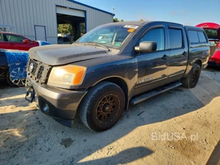 NISSAN TITAN SV