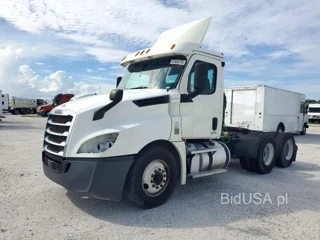 FREIGHTLINER CASCADIA 126