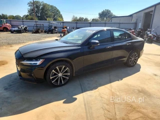VOLVO S60 B5 MOMENTUM