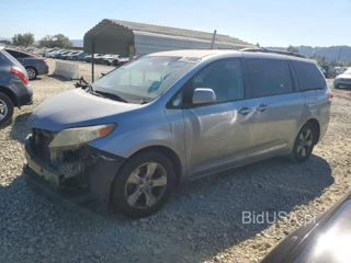 TOYOTA SIENNA LE