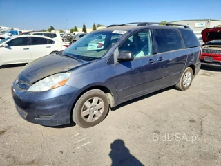 TOYOTA SIENNA LE 8-PASSENGER