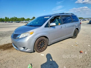 TOYOTA SIENNA XLE PREMIUM 8-PASSENGER