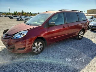 TOYOTA SIENNA LE 8 PASSENGER