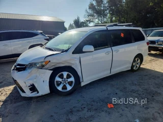 TOYOTA SIENNA LE