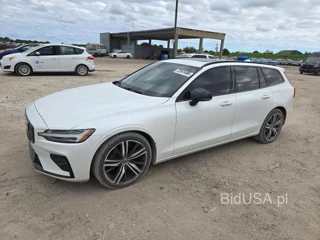 VOLVO V60 T5 R-DESIGN