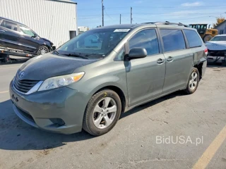 TOYOTA SIENNA LE