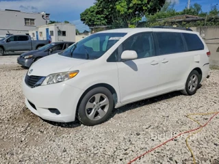 TOYOTA SIENNA LE