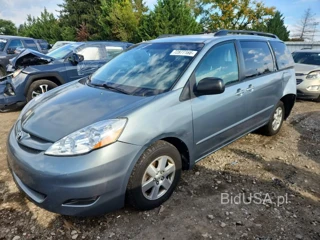 TOYOTA SIENNA LE 7-PASSENGER
